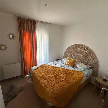 Сasa de vacaciones The Little House Of Happiness Niort