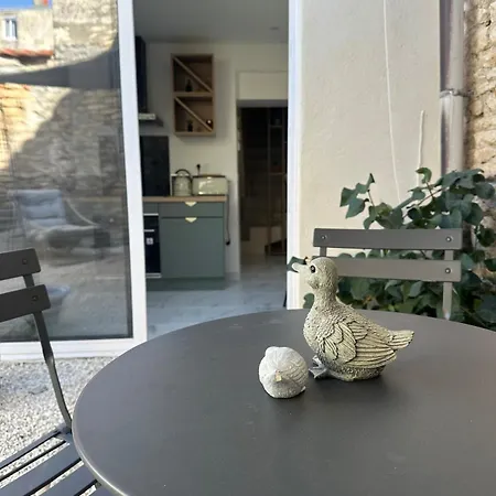 Сasa de vacaciones The Little House Of Happiness Niort